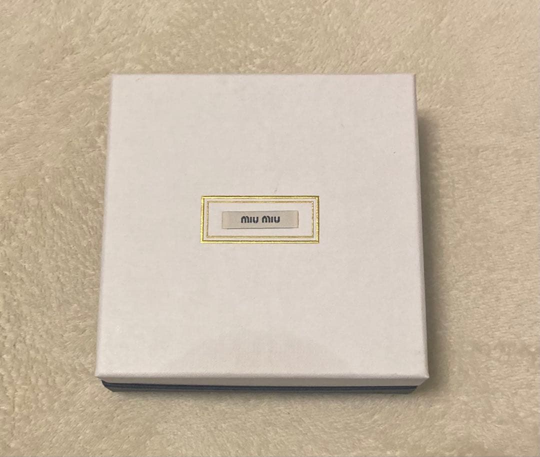 美品！miu miuクリスタルチャーム付きピアスロングピアス新作コレクション