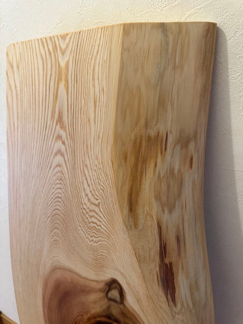 天然杉一枚板でか節カーブテーブル蜜蝋クリーム仕上げ