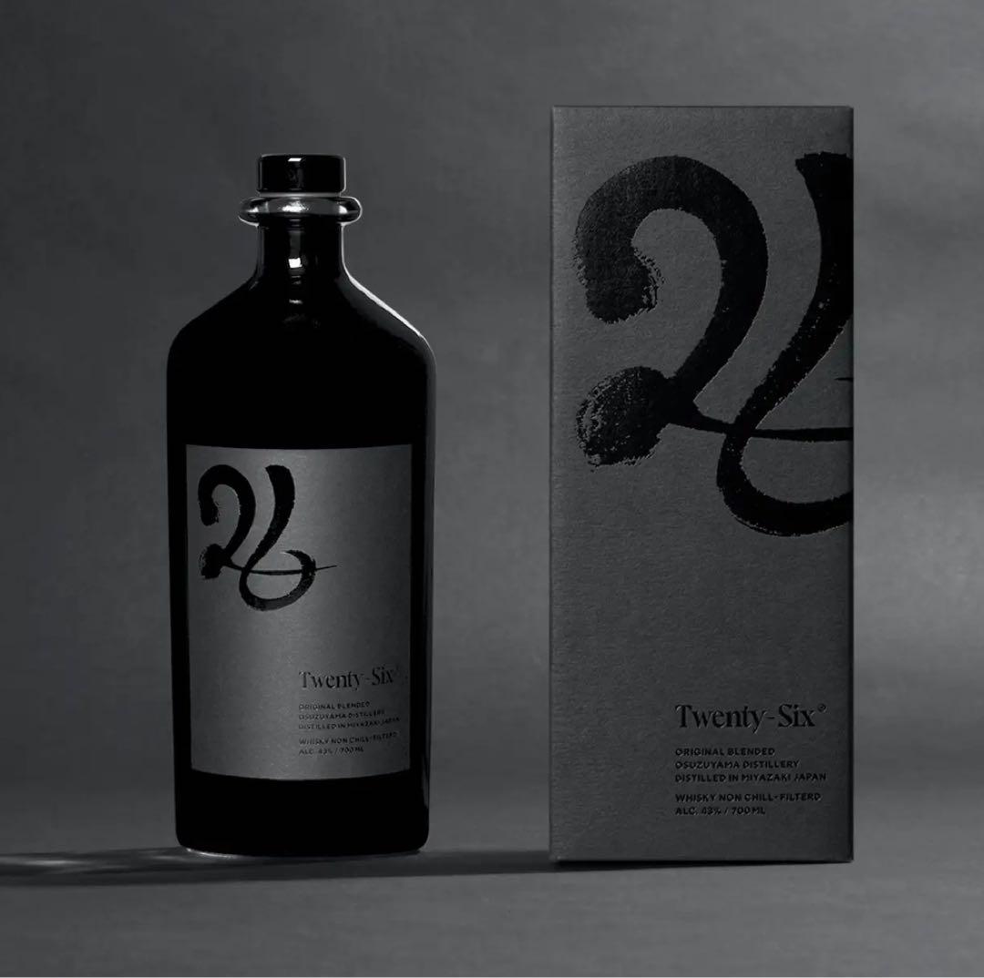パクソジュン✨ Twenty Six ウイスキー 黒ボトル