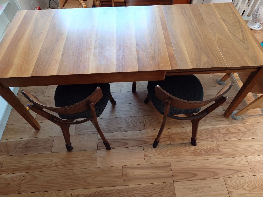 伸縮式ダイニングテーブル