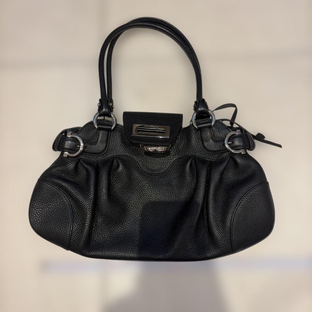 Ferragamo ブラックレザー ハンドバッグ 約30cm