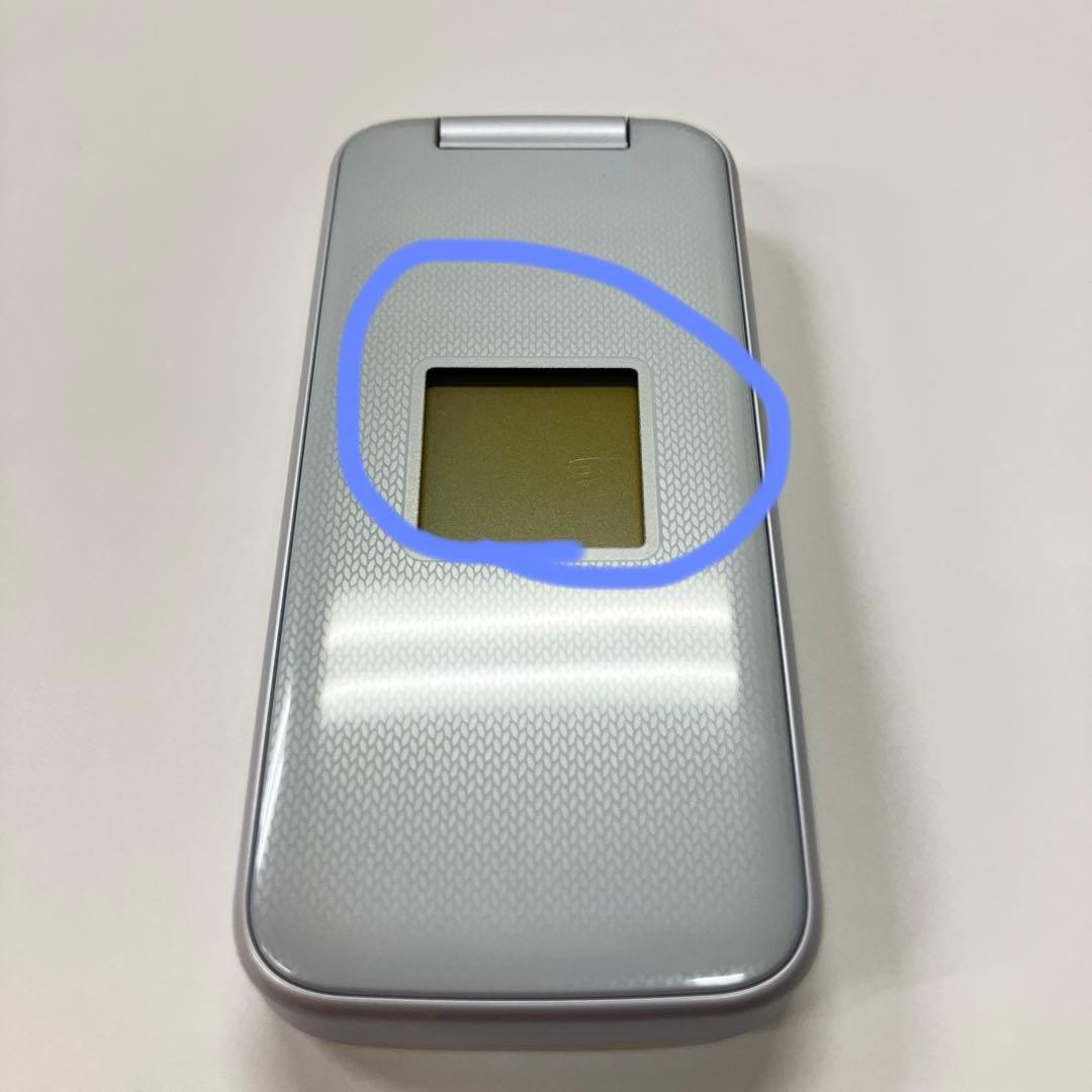 ホワイトdocomo らくらくホン ガラケー F-01M