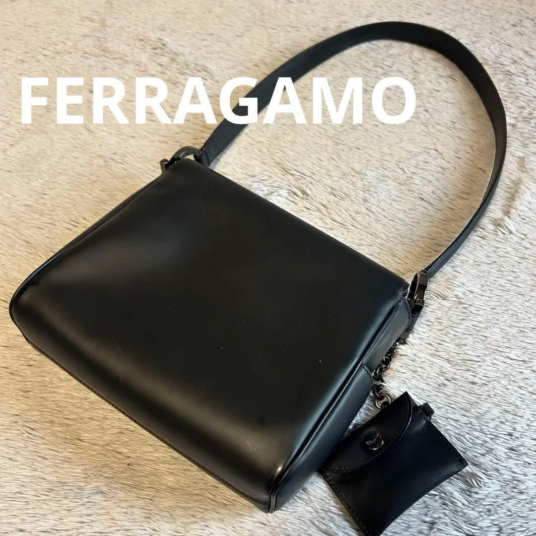 FERRAGAMO フェラガモ　ガンチーニ　ハンドバッグ　レザーバッグ　ポーチ付