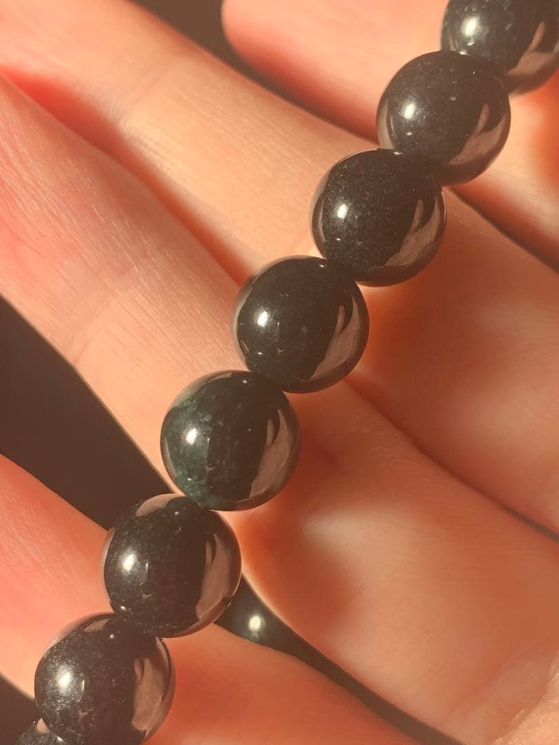 極上の糸魚川黒翡翠ブレスレット　上質黒ひすい　ヒスイ　翡翠　ヒーリング　根付