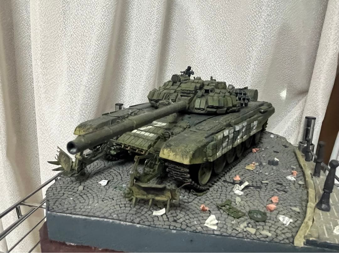戦車プラモデル1/35 ロシア陸軍　T-72B 侵攻仕様