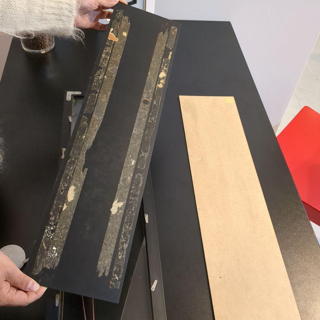 イヴ・サンローラン YSL ロゴ看板