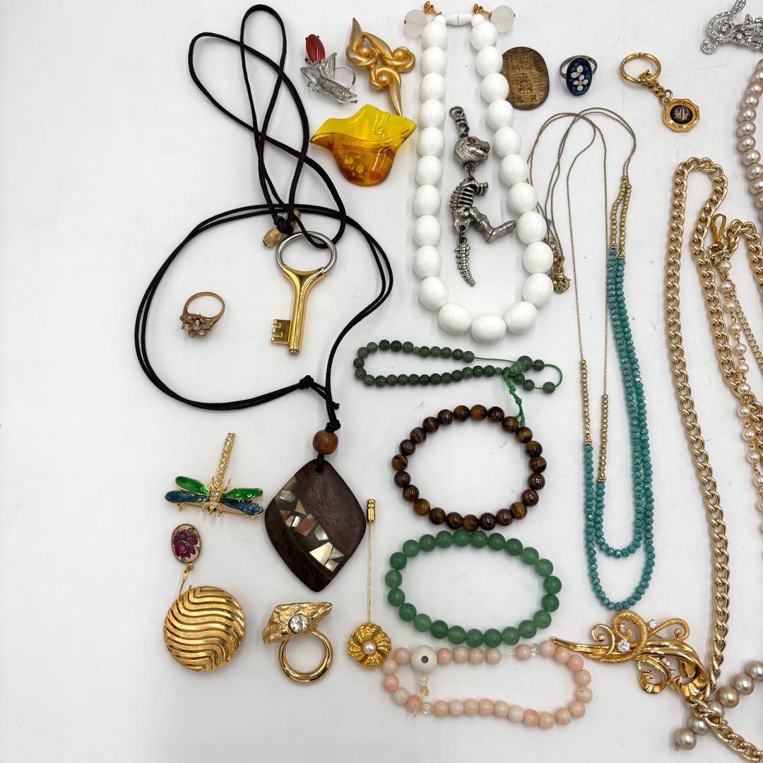 アクセサリーまとめ　ネックレス　指輪　ブローチ　イミテーション