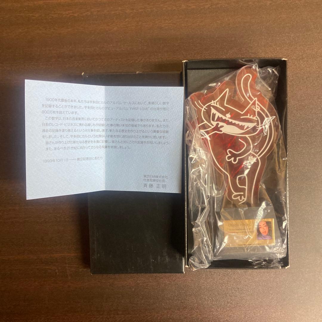 宇多田ヒカル　ファーストラブ記念品アクリルスタンド　トロフィー