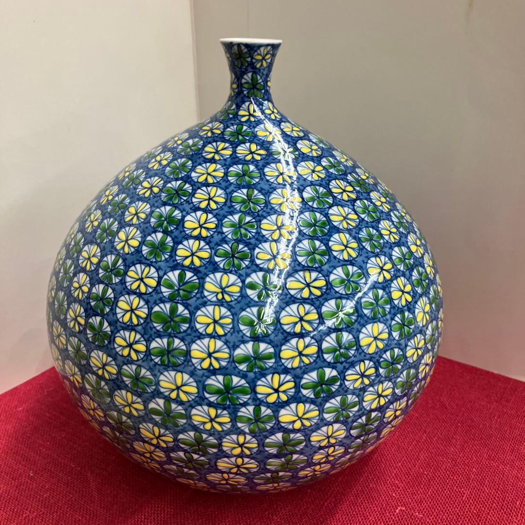 有田焼染め錦紋様小花散らし花瓶錦彩作