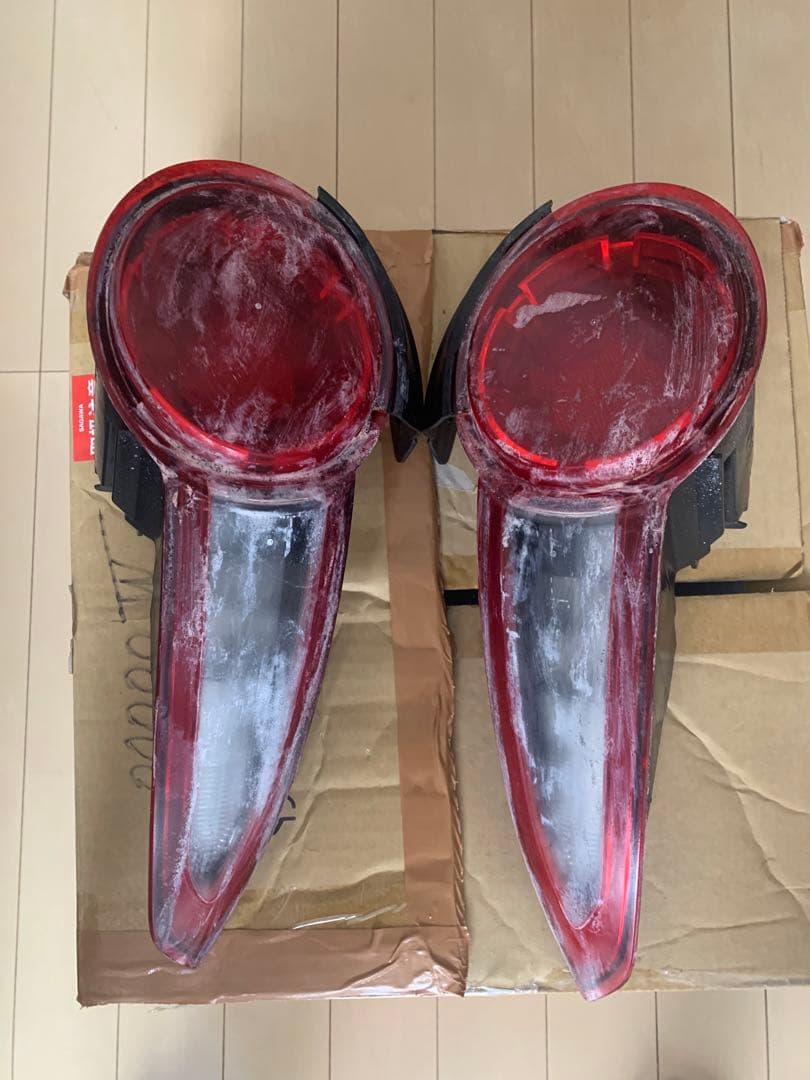 NDロードスター 純正テールランプ（スモーク塗装残りあり）