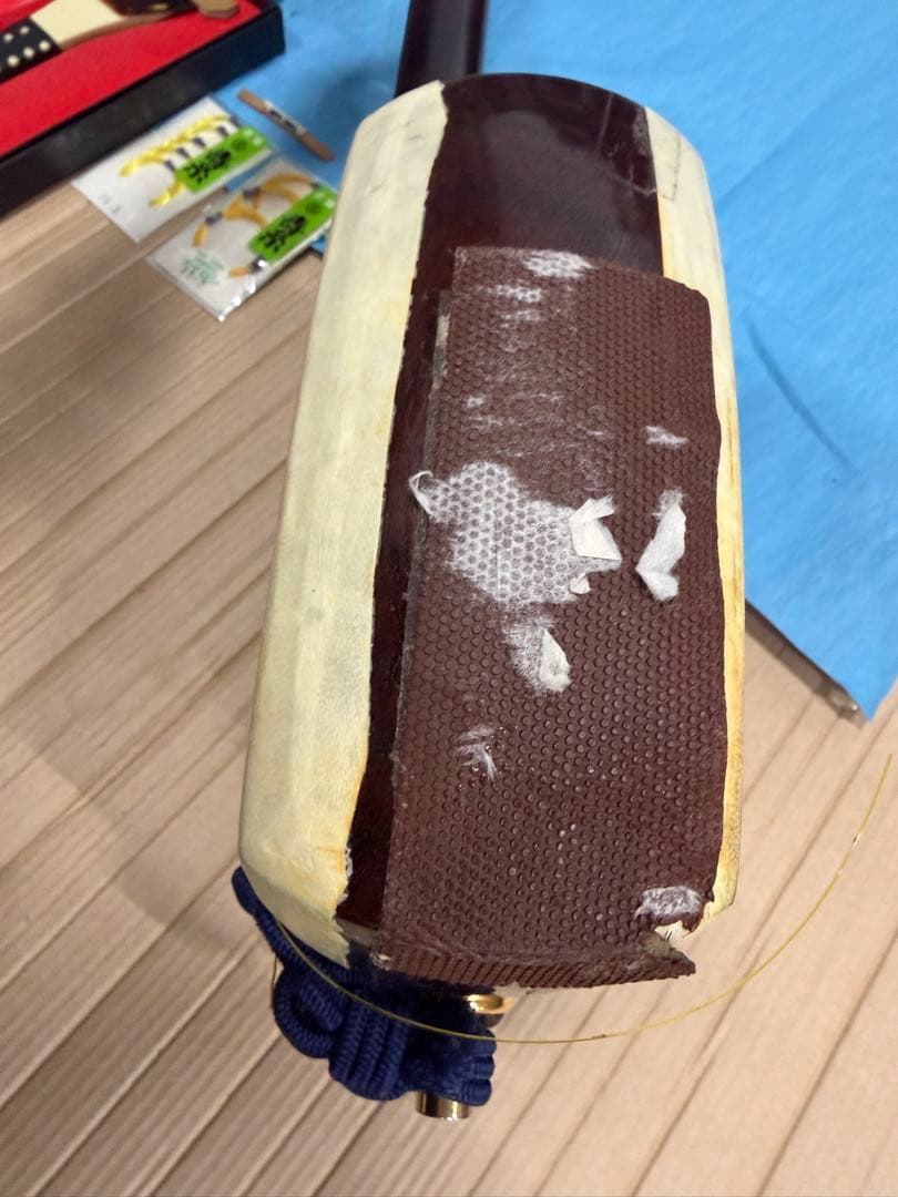 【長唄三味線】細棹／皮破れあり・現状品／バチ・指掛け・替え糸付き／練習用