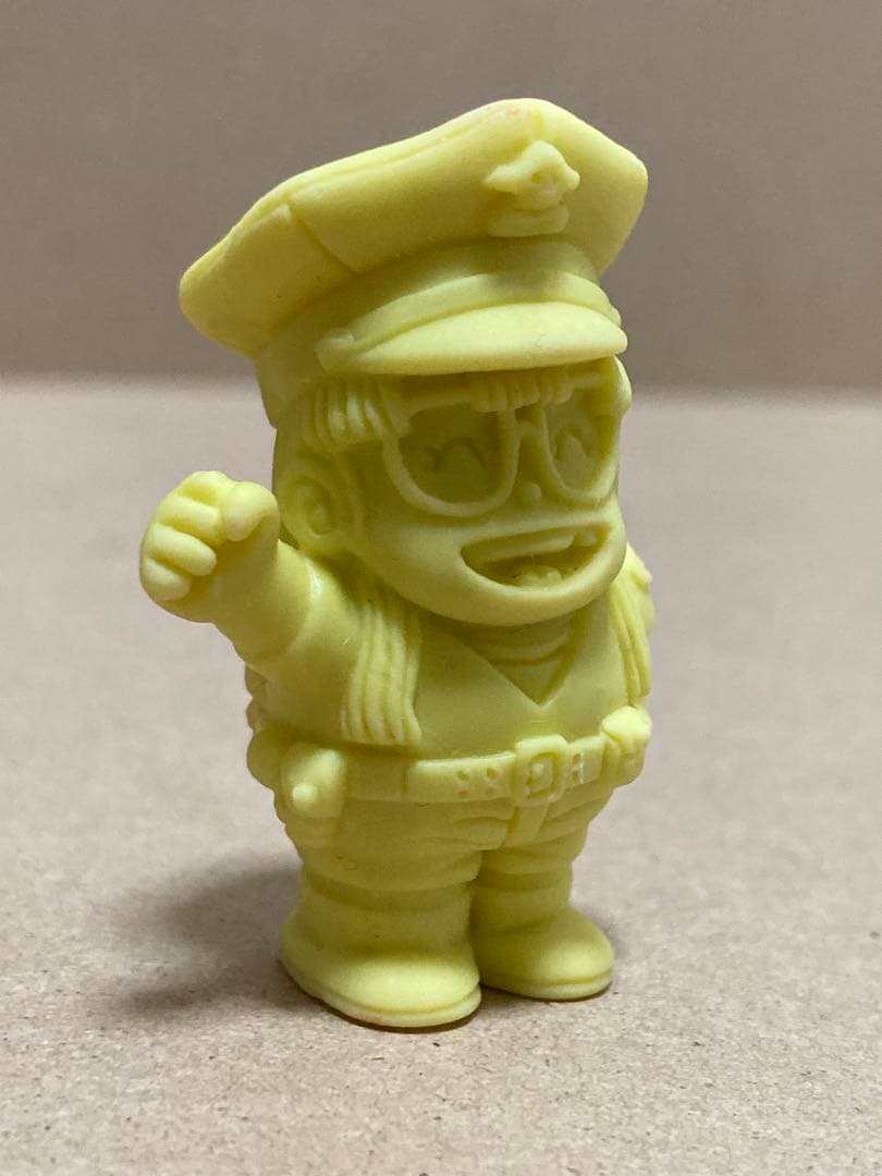 Dr.スランプアラレちゃん　アラレちゃんポリス　　消しゴム　黄色