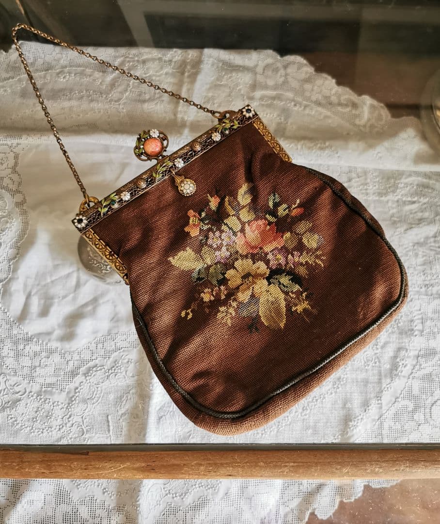 アンティークプチポワン ニードルポイント ビジュー装飾花彫金細工 オモニエール