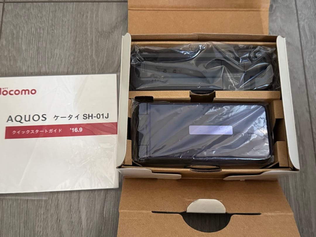 AQUOS ケータイ SH-01J ブルーブラック