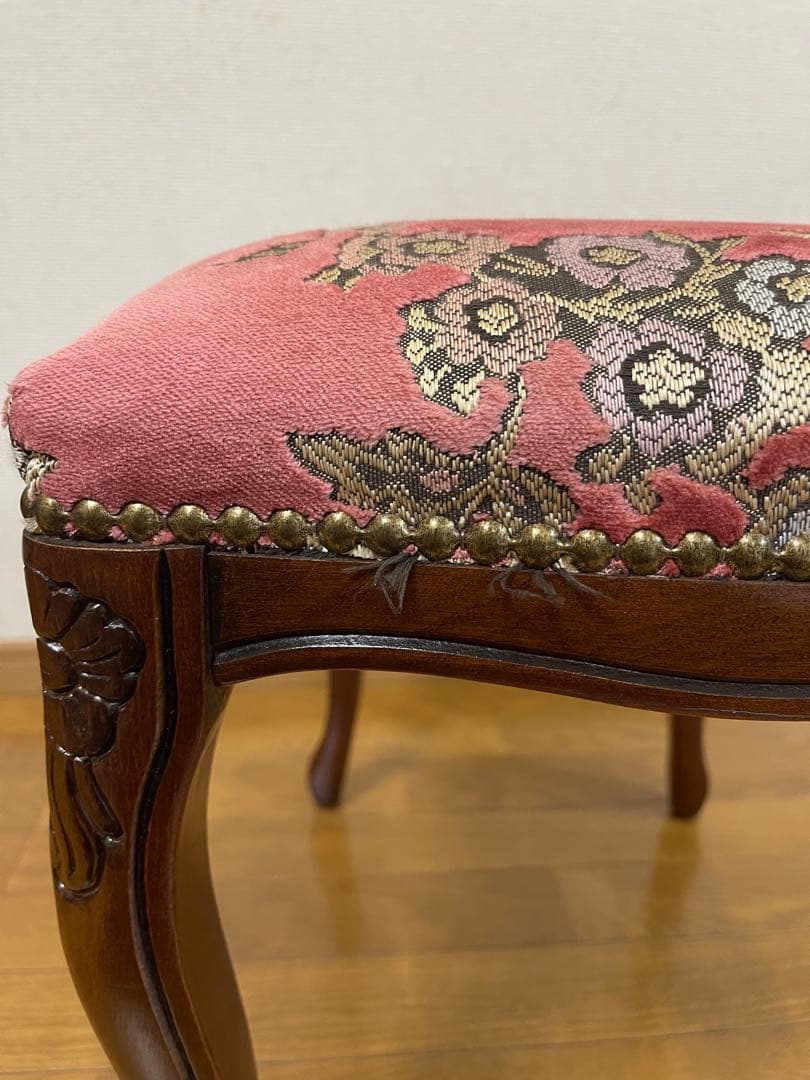 フラワー刺繍 ピンク コロロ調アンティークスツール