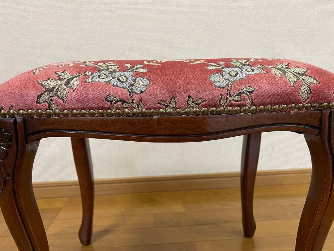 フラワー刺繍 ピンク コロロ調アンティークスツール