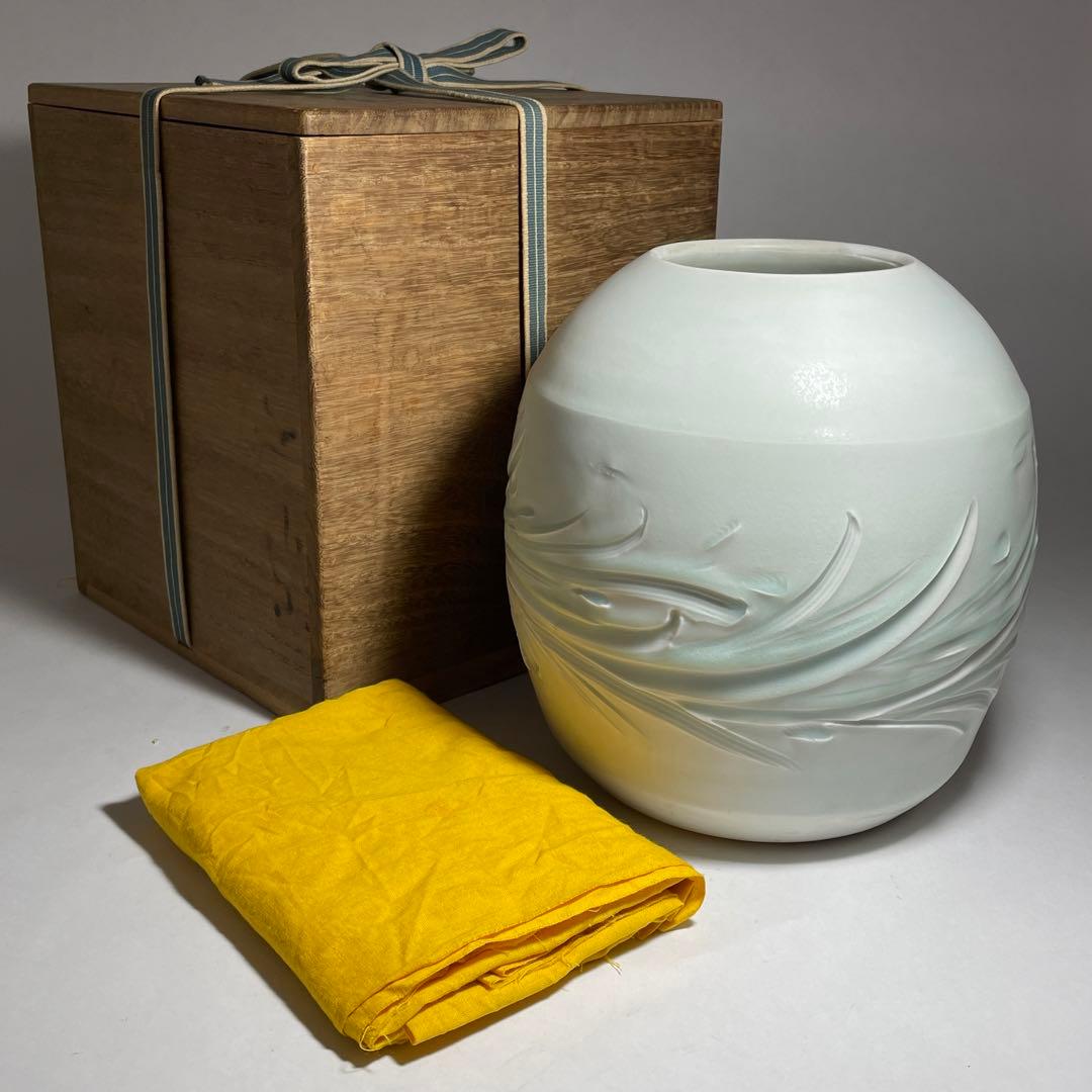 ◆ボストン美術館所蔵陶芸家【叶光夫】造 白瓷刻文花瓶 共箱・共布・栞付 昭和時代
