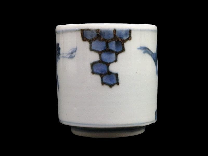 古伊万里　染付　鶴に亀甲紋の図　覗き　のぞき　猪口　E087AS-DBk