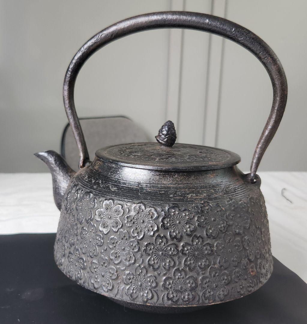 昭和レトロ 鋳鉄 花模様 鉄瓶 黒 鉄器 鋳物 茶釜 やかん 伝統工芸 民芸品