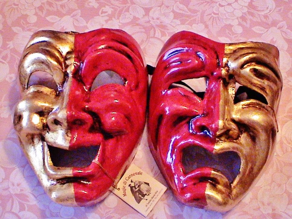 喜劇と悲劇のマスク 赤金