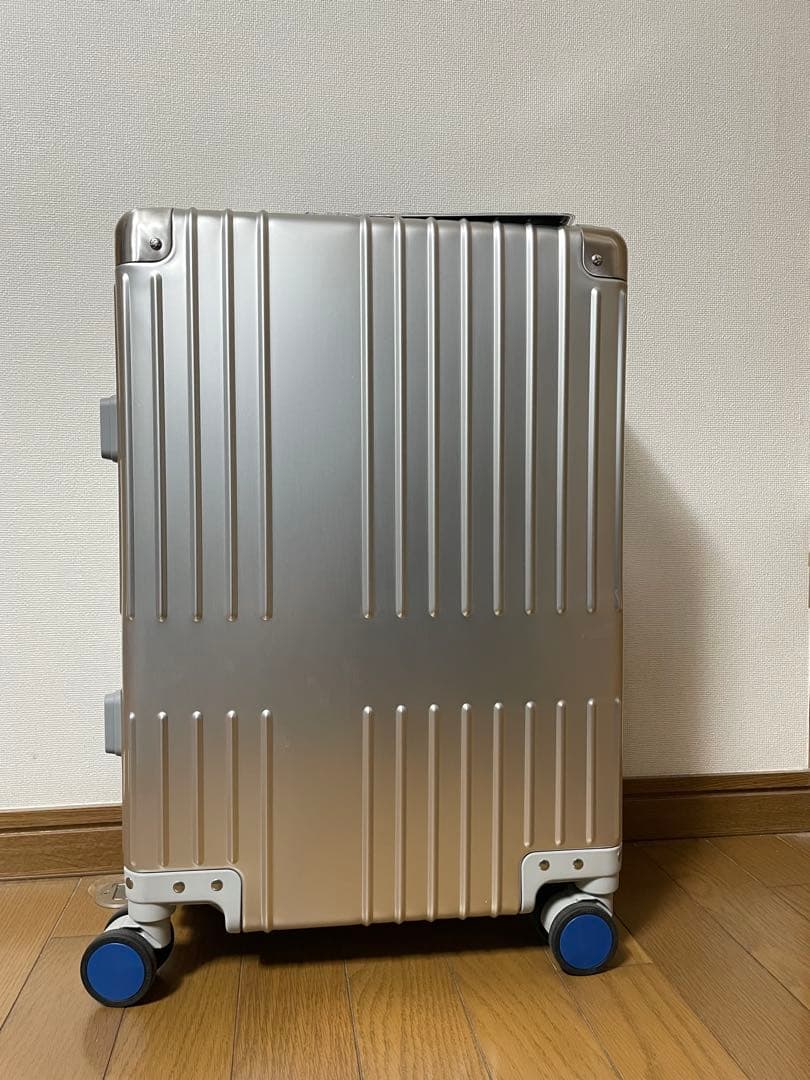 新品　イノベーター　INV1811STP 36L キャリーケース　シルバー限定色