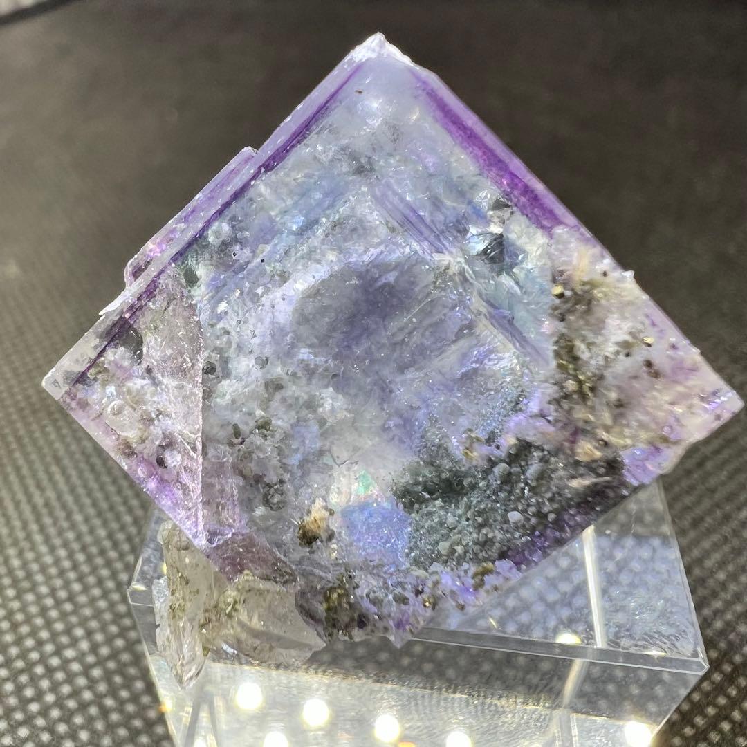 ヤオガンシャン産　パープル、ブルーゾーニングクォーツ共生クリアフローライト