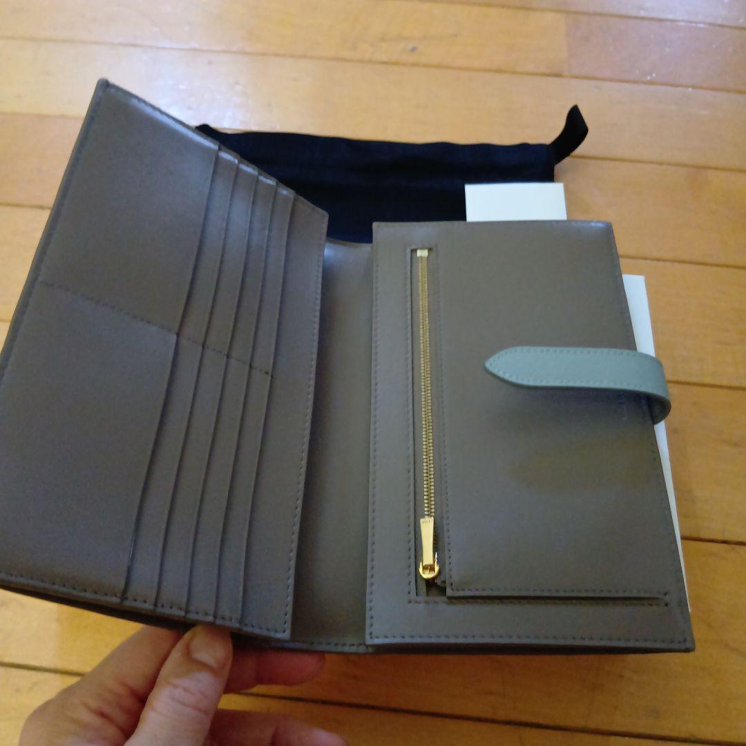 CELINE グレー 二つ折り財布　ラージストラップウォレット