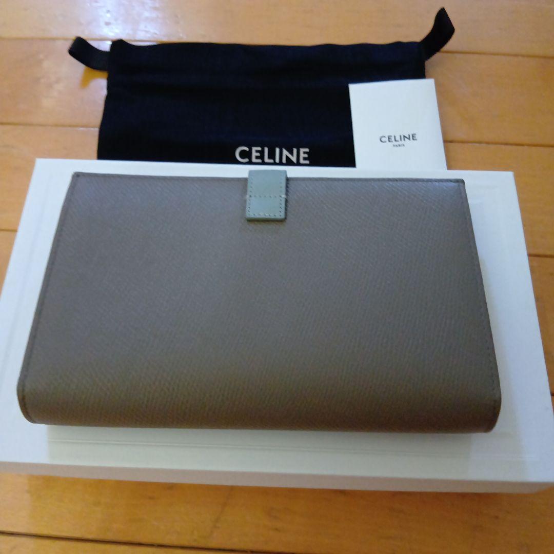 CELINE グレー 二つ折り財布　ラージストラップウォレット