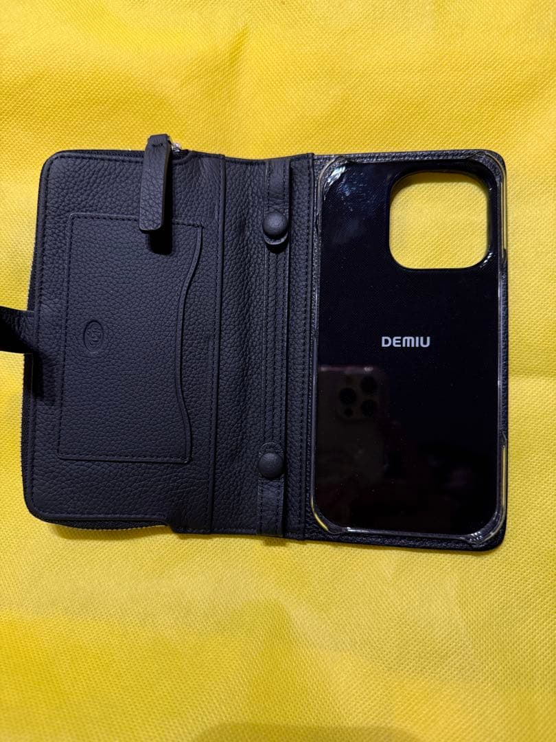 DEMIU ブラック iPhone16pro用ジッパーケース