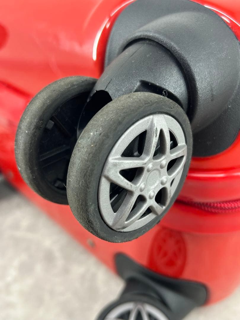 送料込み⭐︎Ferrari 【赤 キャリーケース 4輪】希少