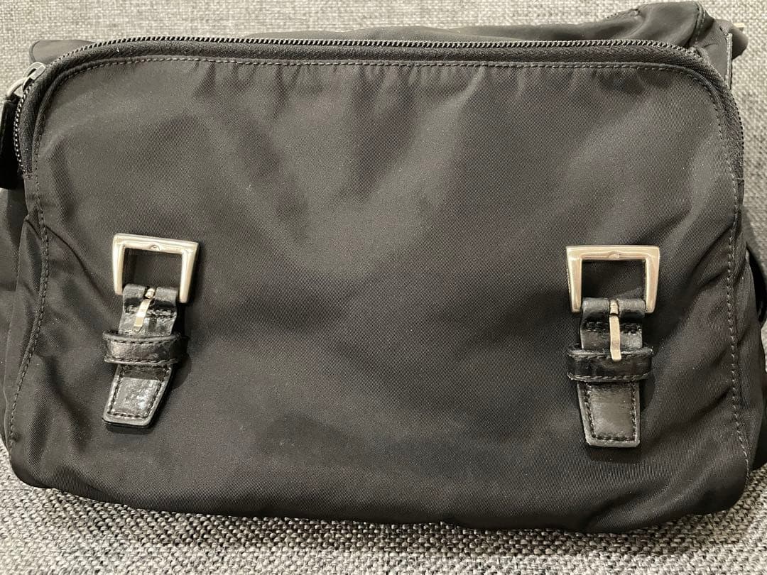 PRADA テスート ミニメッセンジャーバッグ 三角ロゴプレート NERO