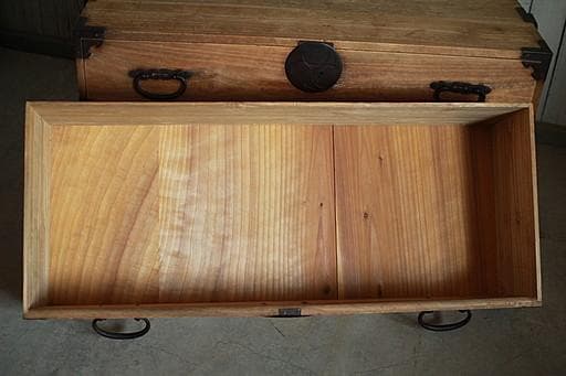 味のある丸金具時代箪笥　桐箪笥　抽斗2段　タンス　収納　古家具　古民家　時代家具