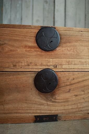 味のある丸金具時代箪笥　桐箪笥　抽斗2段　タンス　収納　古家具　古民家　時代家具