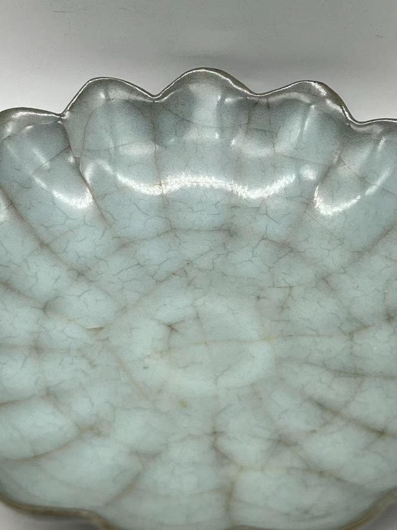 宋時代　青磁　汝官窯盞　南宋官窯 郊壇官窯 菊瓣碗 唐物　茶碗 (A-105)