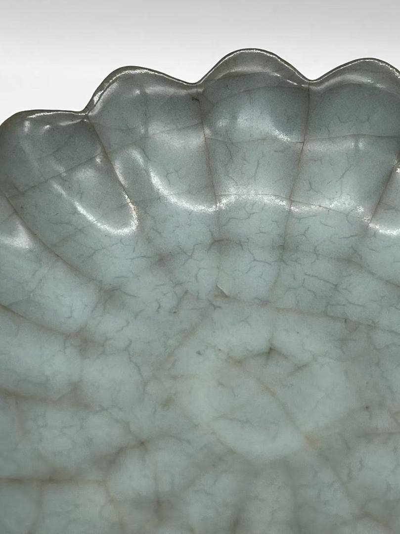 宋時代　青磁　汝官窯盞　南宋官窯 郊壇官窯 菊瓣碗 唐物　茶碗 (A-105)