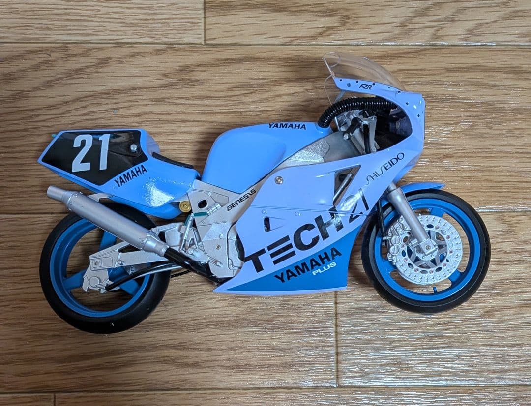 YAMAHA FZR 750 TECH21 1/12スケール
