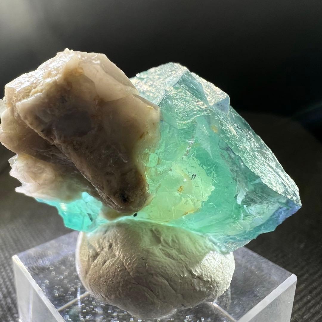 ヤオガンシャン産　「ピーコックグリーン」「孔雀緑色」ブルーウィンドウフローライト