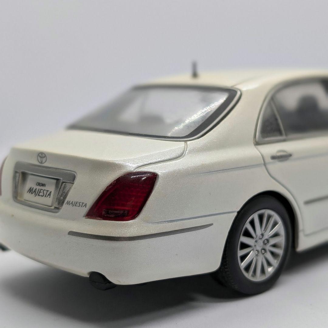 トヨタ クラウン マジェスタ ホワイトパールクリスタルシャイン カラーサンプル