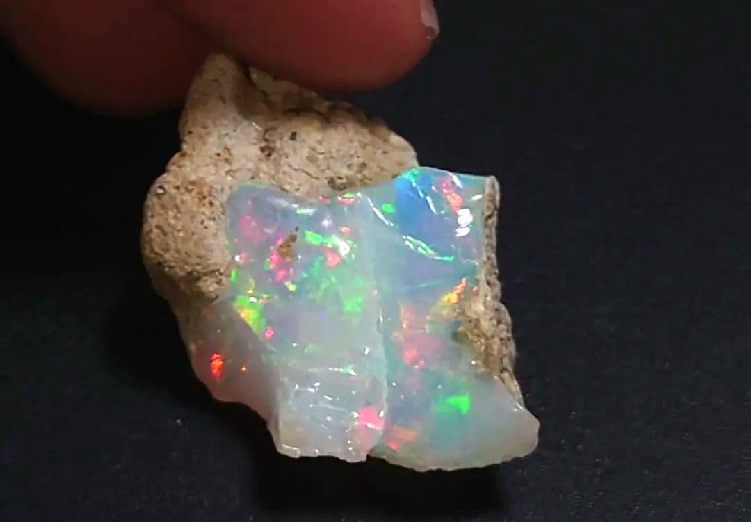 エチオピアウェロ産　オパール 原石　ジュエリーグレード　鉱物標本