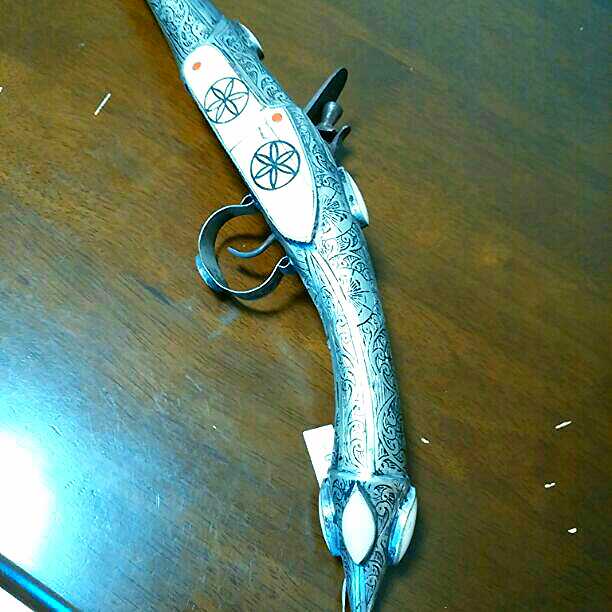 ブリキ飾り銃（モロッコ製）