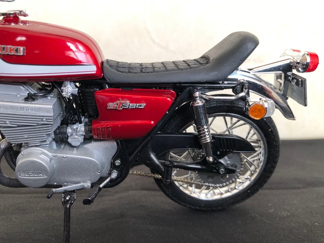 GT380-カスタムプラモデル・キャンディーレッドマイカ完成品・ケース付き。