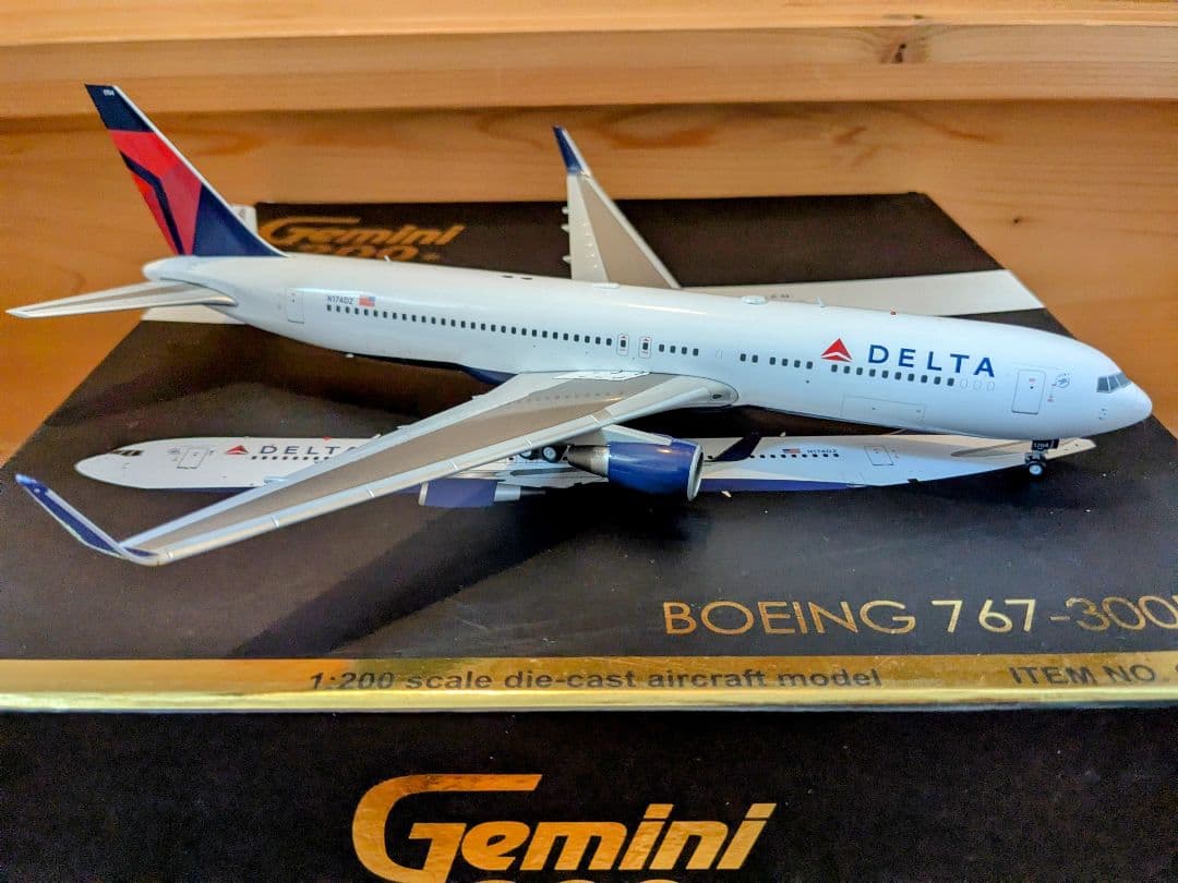 Gemini DELTA 767-300 1/200 ジェミニ