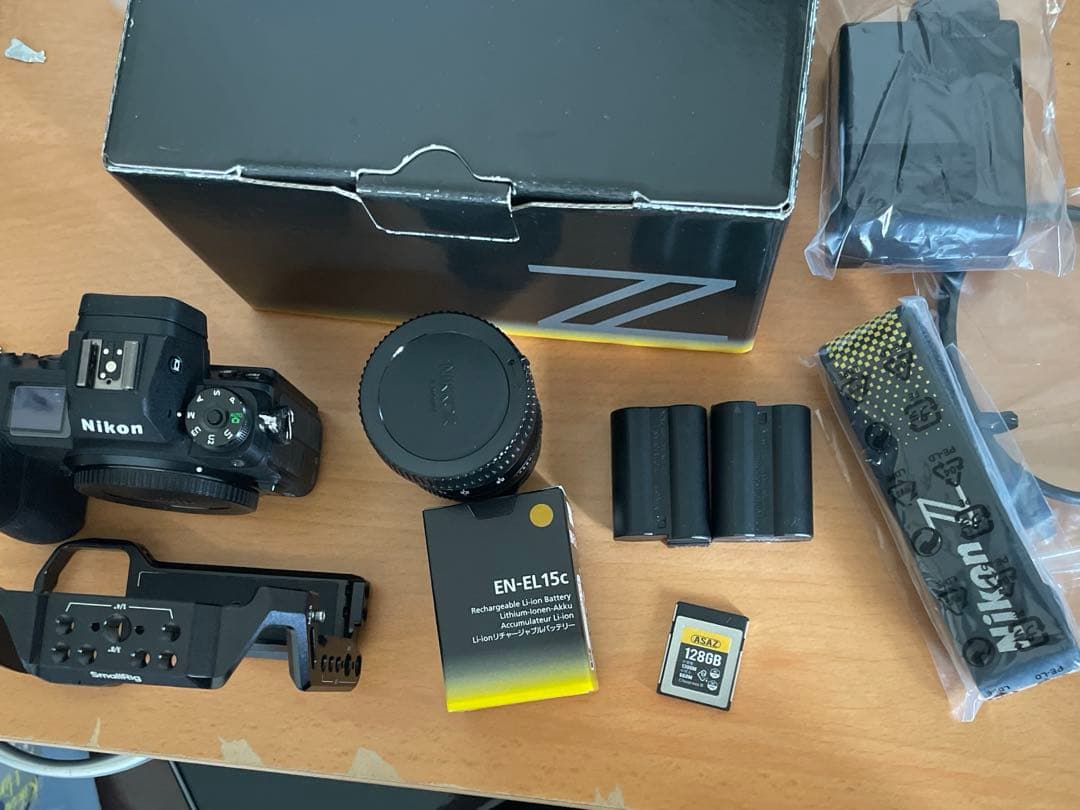 Nikon Zシリーズ ミラーレスカメラ 本体と付属品