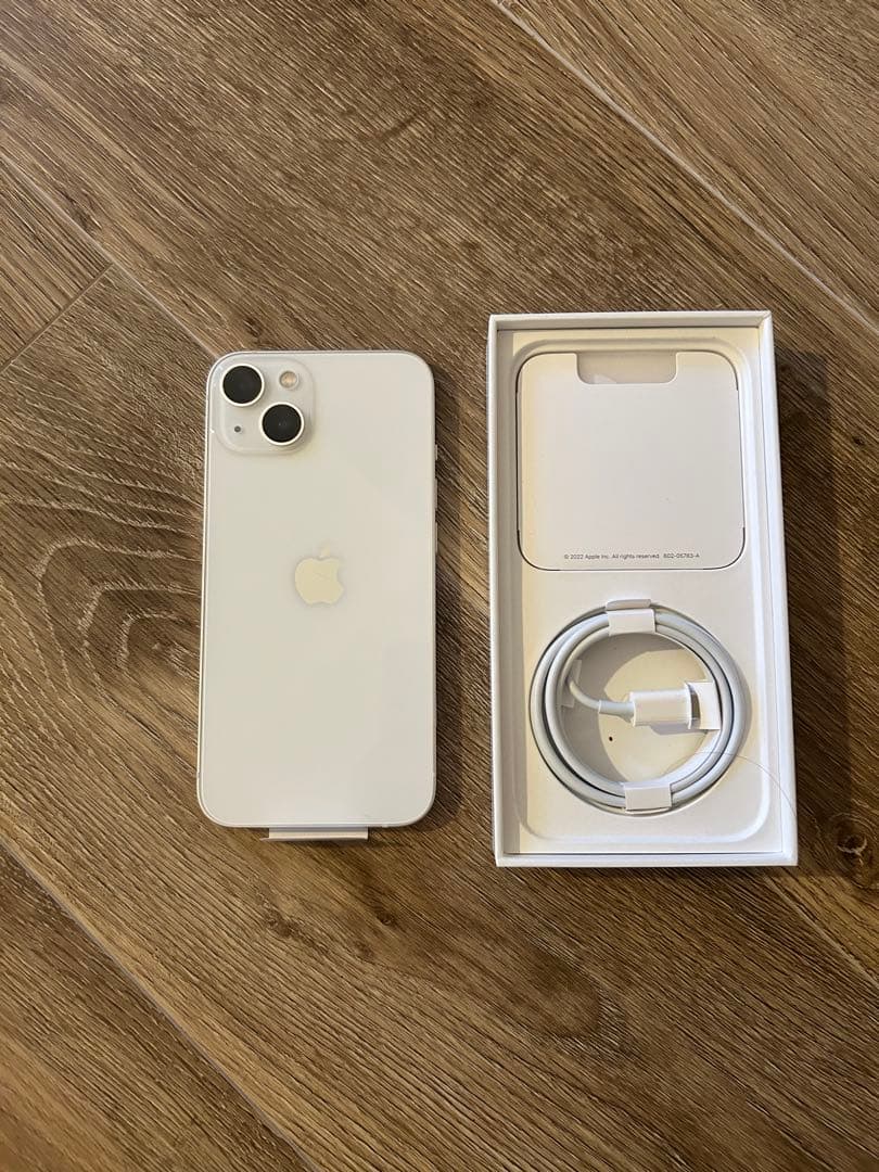 こ*ろ様 Apple iPhone 13 ホワイト 充電ケーブル付き