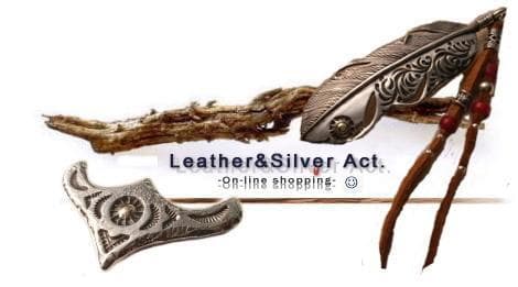 イーグルペンダントトップ　シルバーネックレス　ゴールド（ｋ18）イーグル手彫り