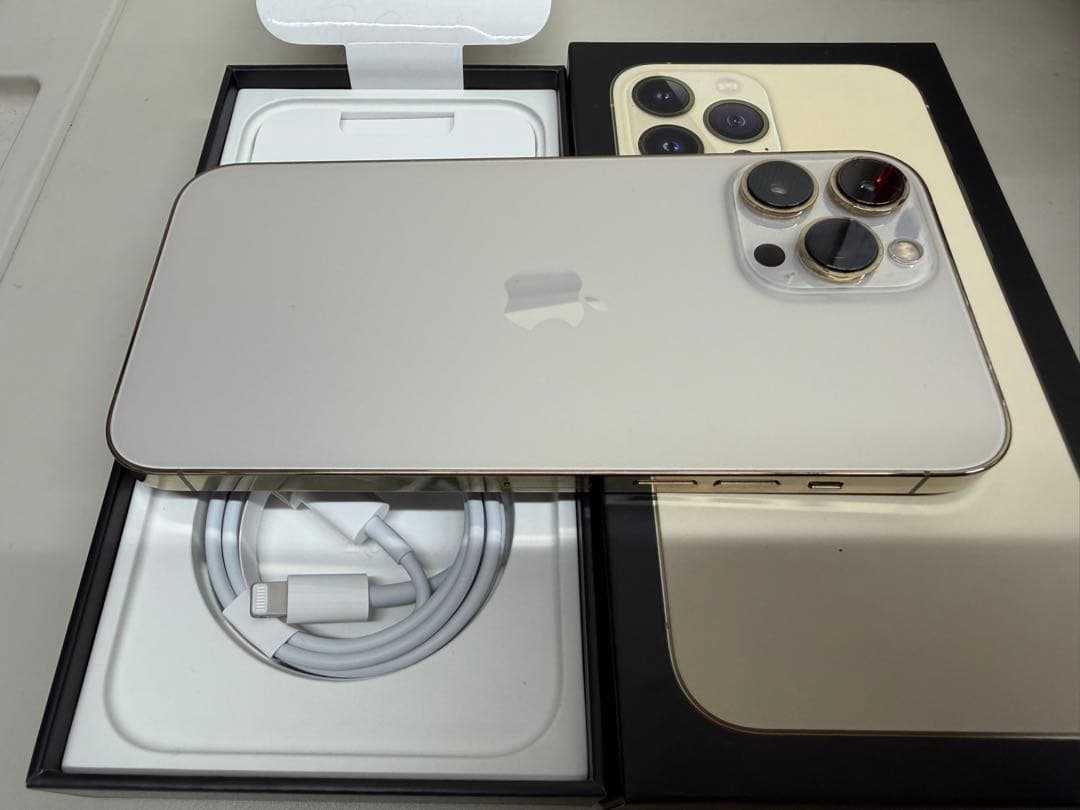 iPhone 13 ProMax 256GB ゴールド バッテリー100%