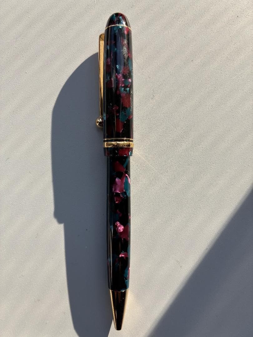 PILOT CUSTOM LE ボールペン　(本体色は赤青主体のモザイク)