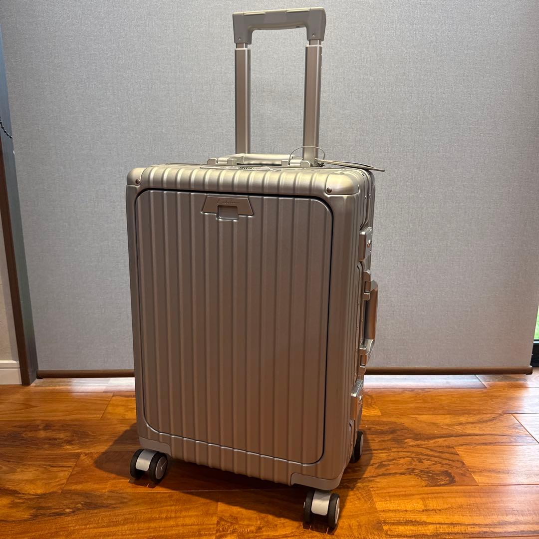 値下げしました　リベティ マットシルバーS 機内持ち込み可能 Libetee