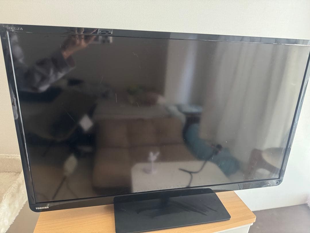 【中古品・キズあり】REGZAテレビ　32型