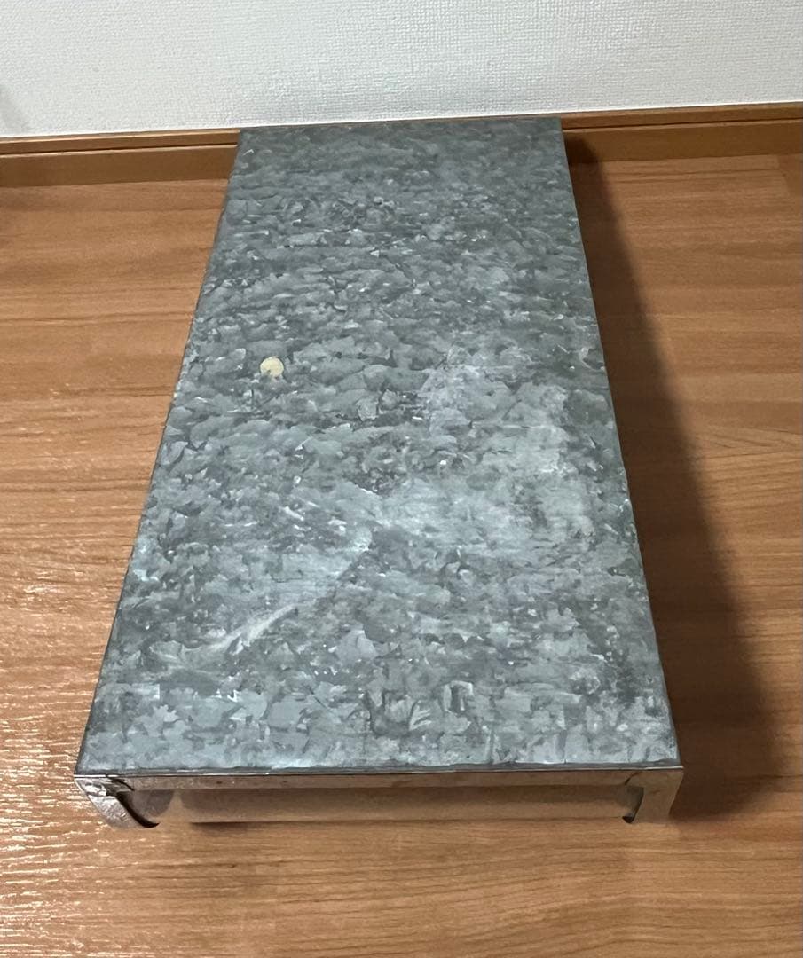 【1月限定価格】昭和レトロ　ブリキ製ショーケース（2枚扉、取り外し可能）